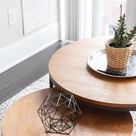 Dwtn Condo Near Cn Tower! W/ Free Parking Toronto Exteriör bild