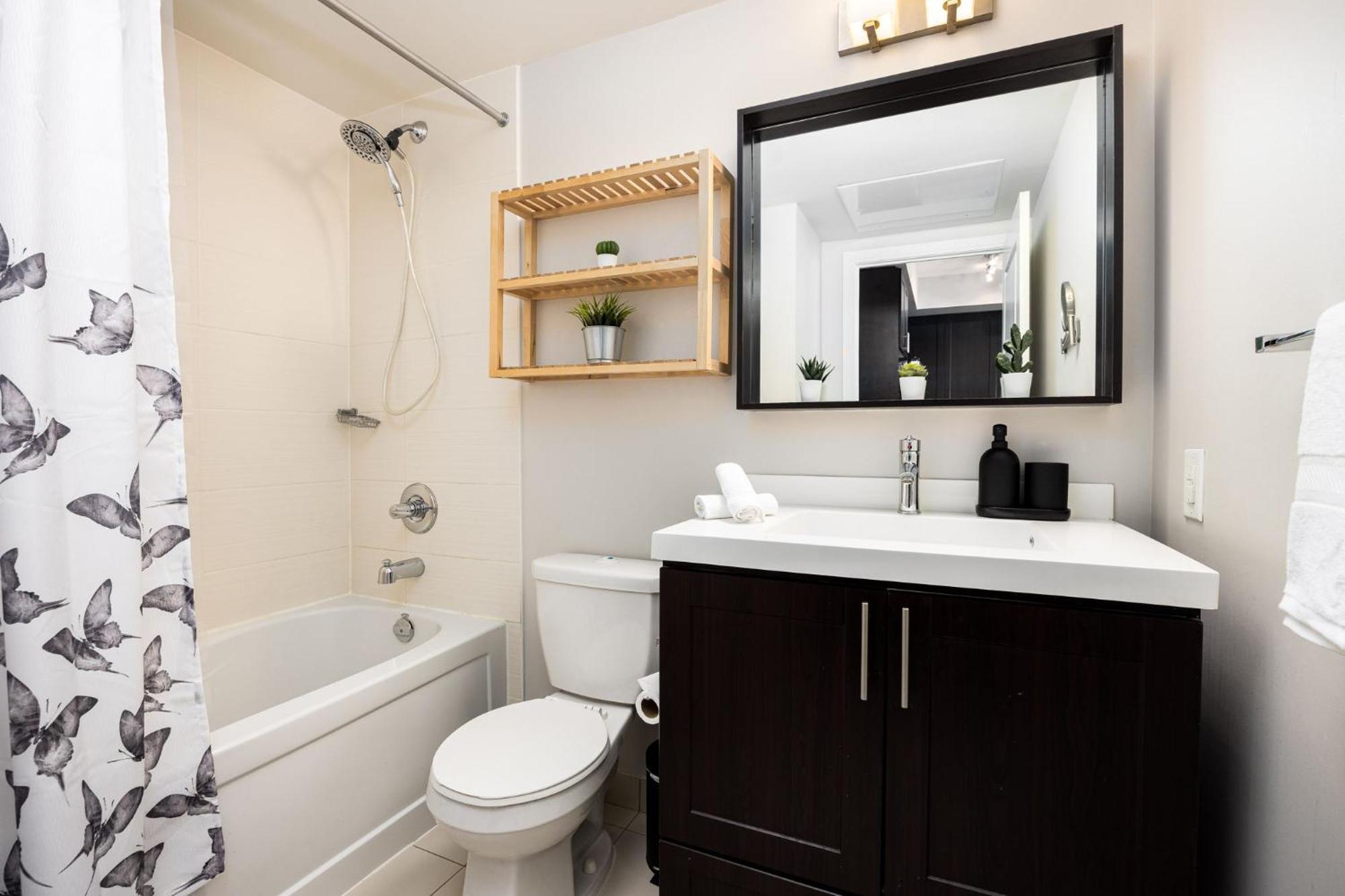 Dwtn Condo Near Cn Tower! W/ Free Parking Toronto Exteriör bild