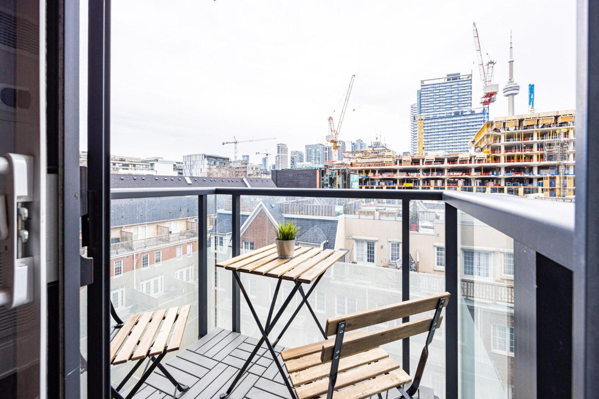 Dwtn Condo Near Cn Tower! W/ Free Parking Toronto Exteriör bild